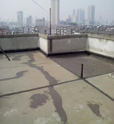 龙沙漏水维修 楼顶漏水是什么原因，楼顶漏水维修方法是什么?